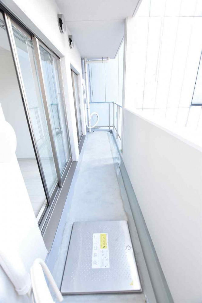 バルコニー　同物件、別物件のお写真です。ご参考までにご覧ください。