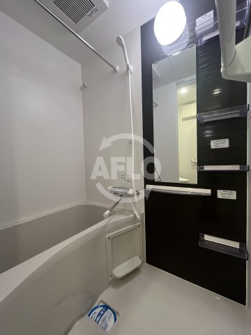 バス・シャワールーム　セレニテ江坂ルフレ　浴室