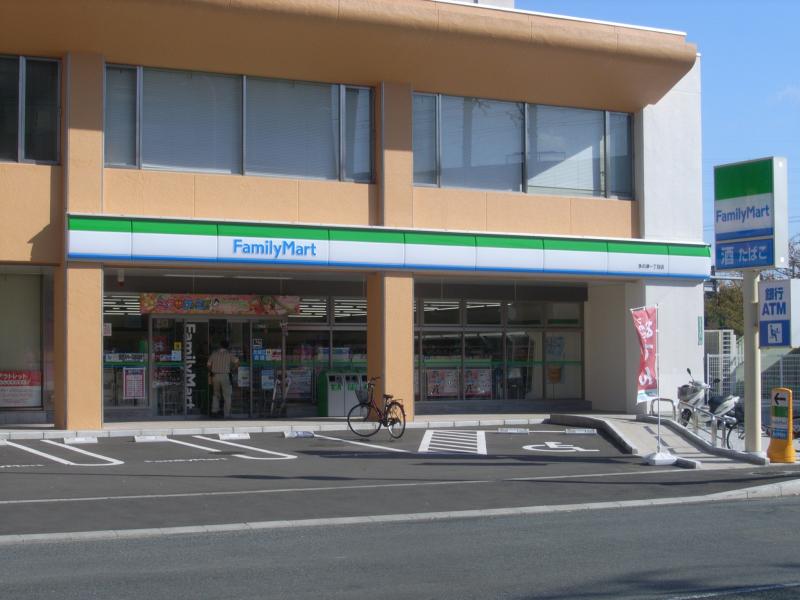 コンビニ　ファミリーマート 福岡流通センター店（コンビニ）まで688m