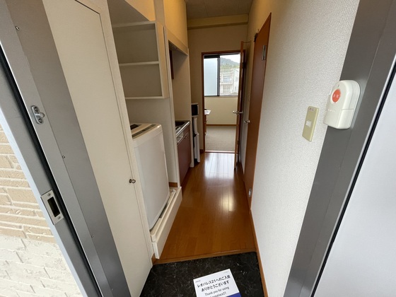 玄関　※別部屋の写真です