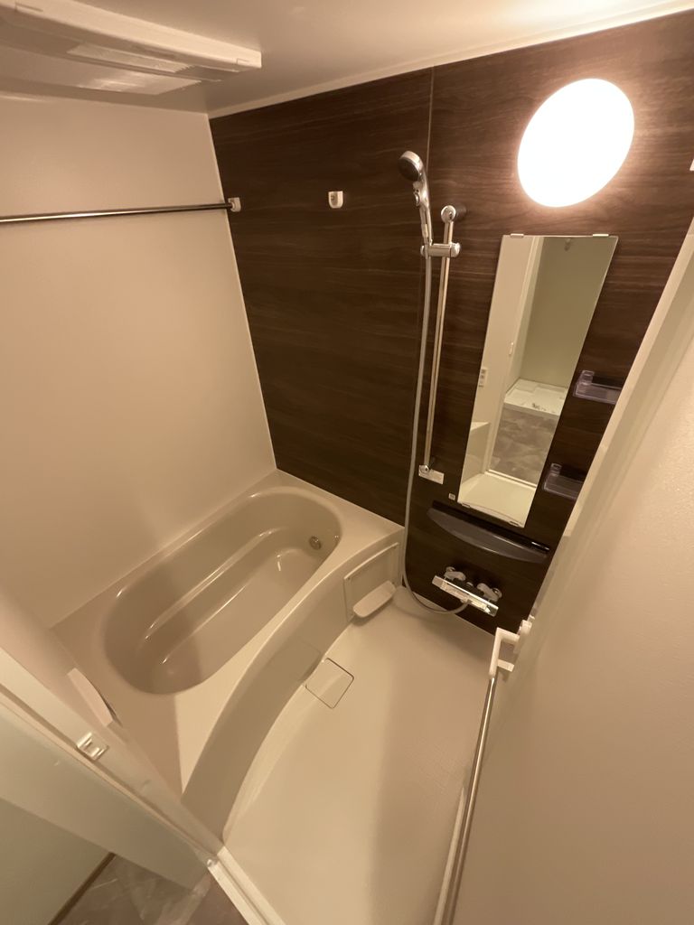 バス・シャワールーム　コンパクトで使いやすいお風呂です