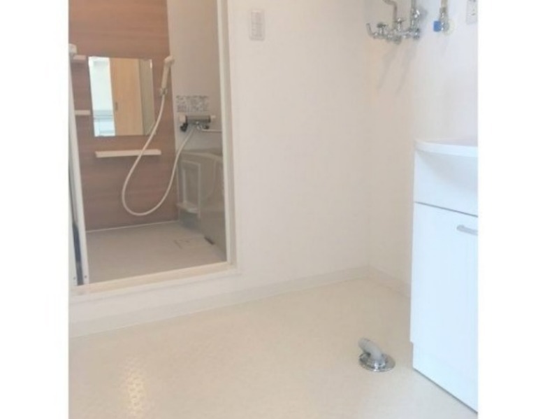 洗面設備　アクセントある壁面！