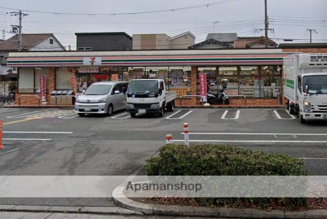 コンビニ　セブンイレブン（コンビニ）まで104m