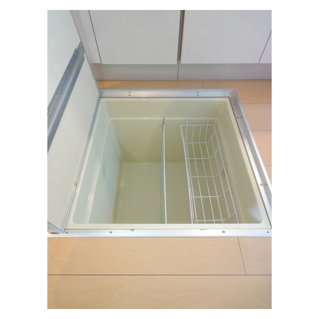 その他設備　常温保存に便利な床下収納