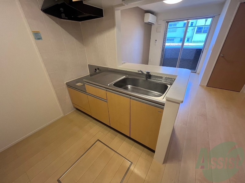 キッチン　こちらはキッチンになります。床下収納ございます。