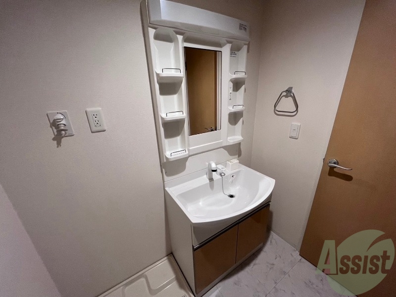 洗面設備　こちらは洗面台になります。シャンプードレッサー仕様です。