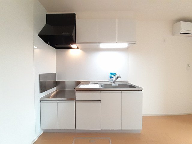 キッチン　コンパクトなキッチンで掃除もラクラク