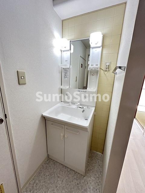 洗面設備　ゆったりとスペースのある洗面所