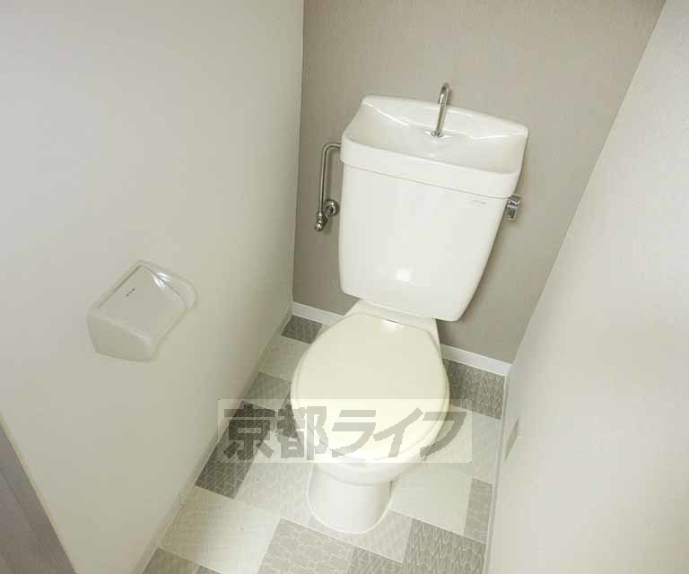 トイレ　床がお洒落で綺麗なトイレです