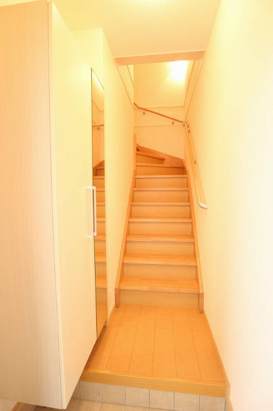 玄関　写真は同型タイプ