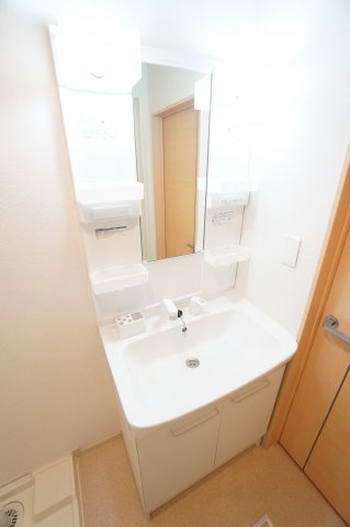 洗面設備　※同物件・同タイプの写真です。