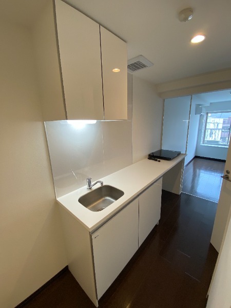 キッチン　作業スペースが広々としたキッチン　※写真は同タイプ４　階の写