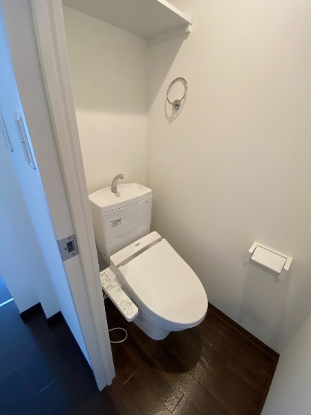 トイレ　温水洗浄便座完備のトイレ　※写真は同タイプ４　階の写真となり