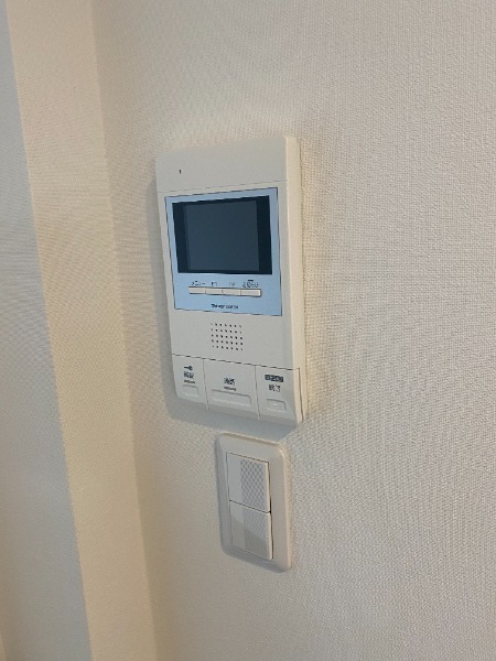 セキュリティ　安心のモニター付きインターホン　※写真は同タイプ４　階の写真