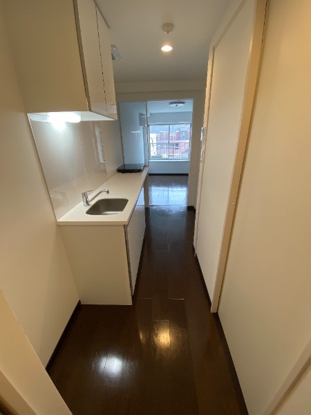 玄関　廊下　※写真は同タイプ４　階の写真となります