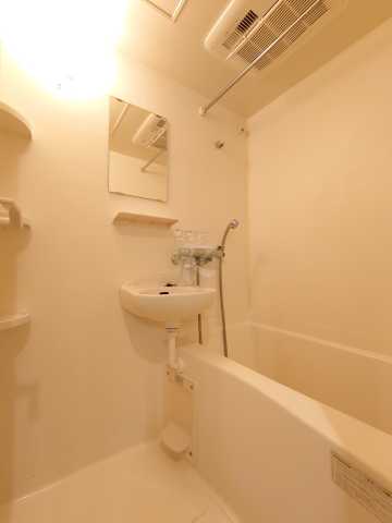 バス・シャワールーム　別部屋の参考写真です