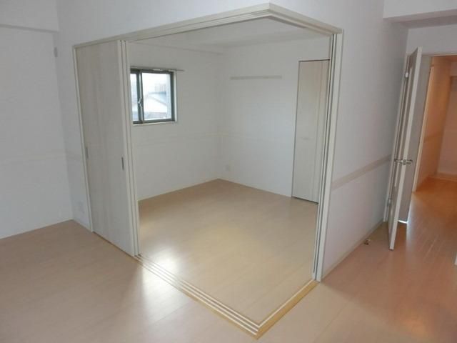 その他部屋・スペース　５帖の洋室　パーテーションあります