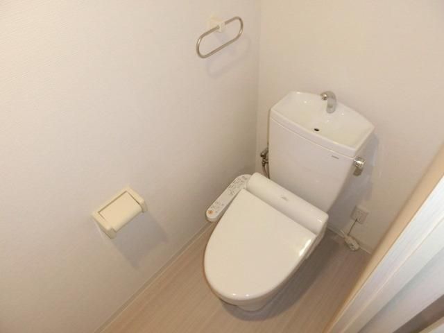 トイレ　ウォシュレット付きのトイレ