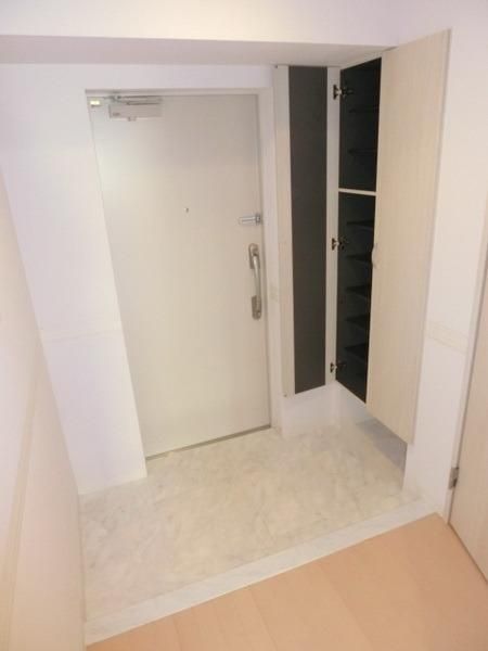 玄関　たっぷり収容できるシューズボックスもございます