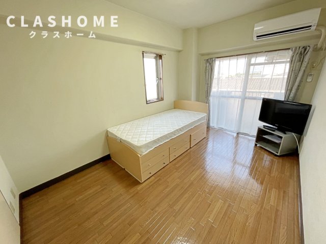 居室・リビング　同物件の別部屋になります。