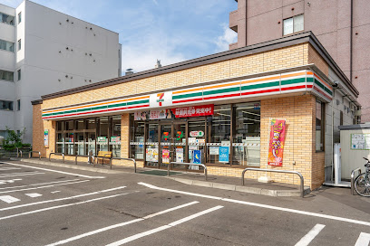 コンビニ　セブンイレブン 札幌南9条西7丁目店（コンビニ）まで175m