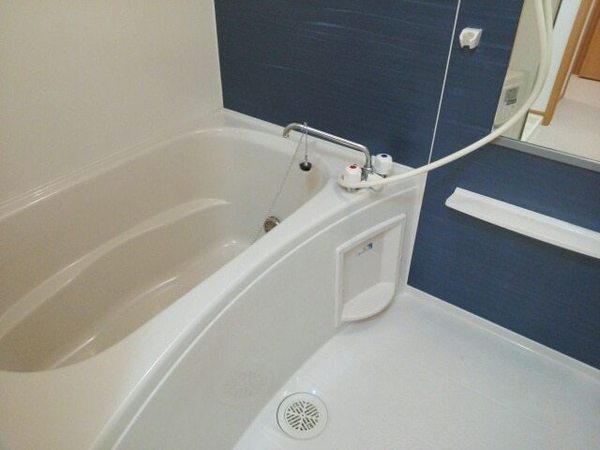 バス・シャワールーム　浴室乾燥機、追い焚き機能付きバス！