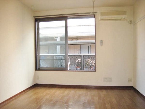 居室・リビング　明るいお部屋