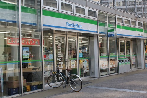 コンビニ　ファミリーマート東雲橋店（コンビニ）まで701m