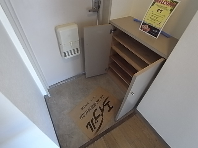 玄関　玄関・下駄箱付でお持ちの靴もしっかり収納