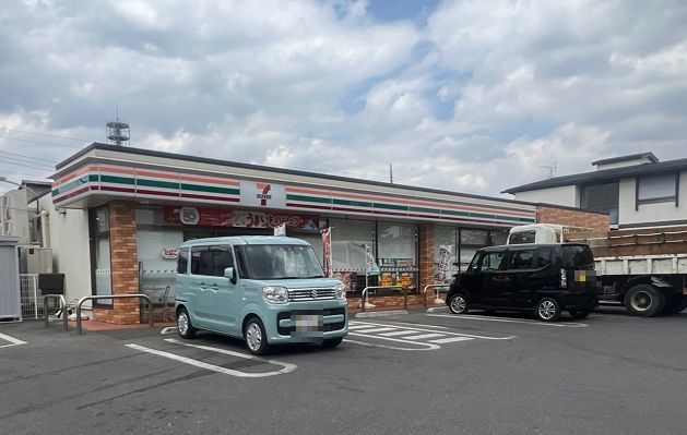 コンビニ　セブンイレブン（コンビニ）まで800m