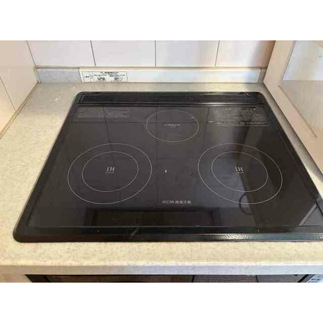 キッチン　IHコンロ3口・グリル付システムキッチンです♪