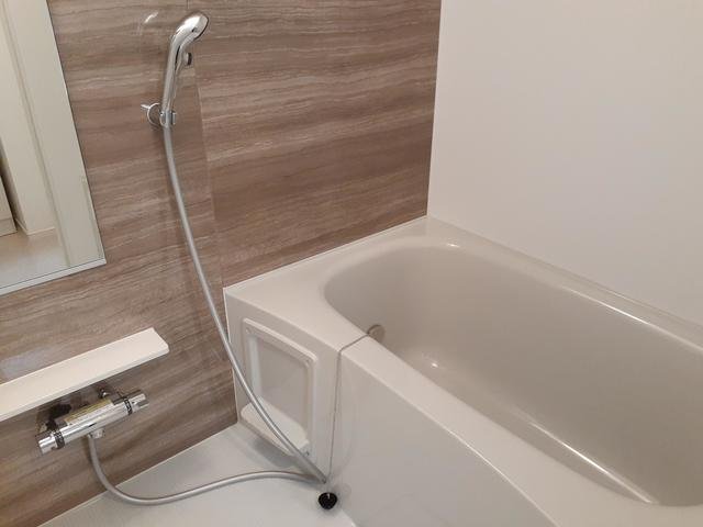 バス・シャワールーム　落ち着いた空間のお風呂です