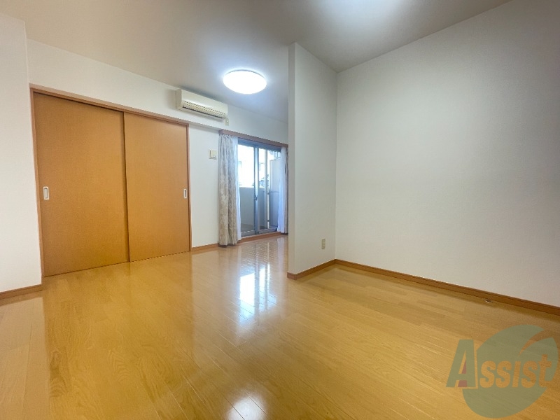 居室・リビング　こちら生活のメインとなる洋室になります。