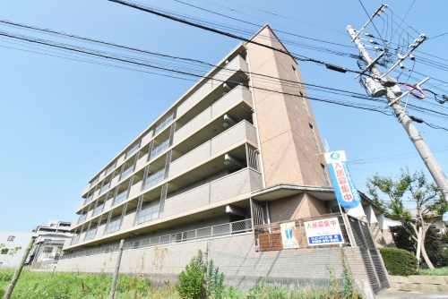 建物外観　角地のキレイなマンションです