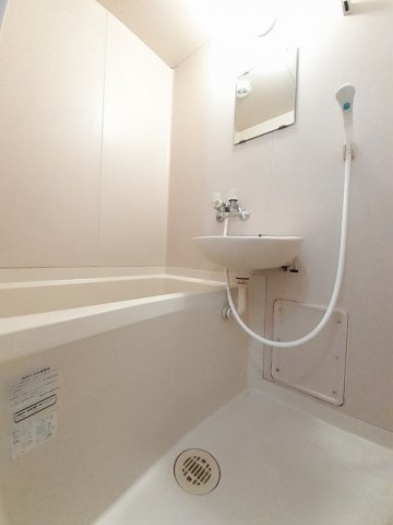 バス・シャワールーム　落ち着いた空間のお風呂です