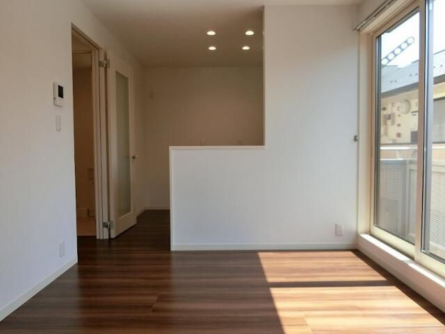 居室・リビング　☆明るい洋室☆