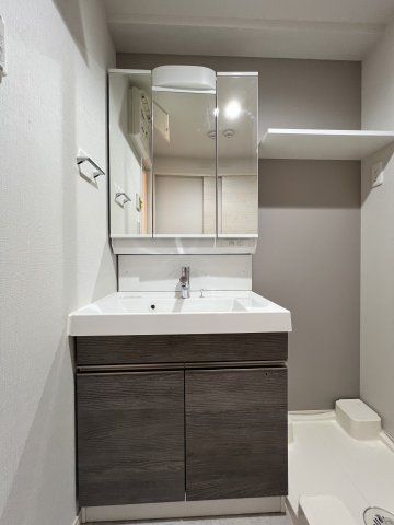 洗面設備　コンパクトで使いやすい洗面所