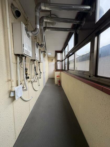 その他共有部分　雨も安心な内廊下♪