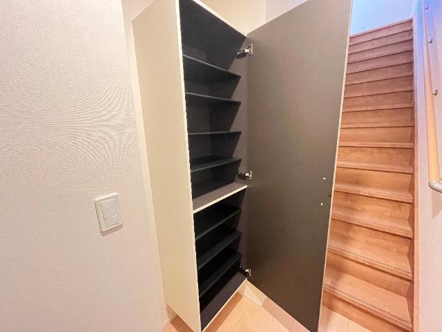 収納　シューズボックス