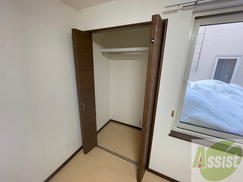 収納　寝室の収納です。部屋がすっきり片付きます。