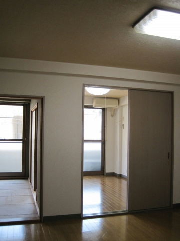 その他部屋・スペース　LDK8.0帖からの洋室と和室