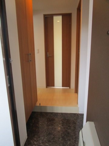 玄関　※写真は他のお部屋です