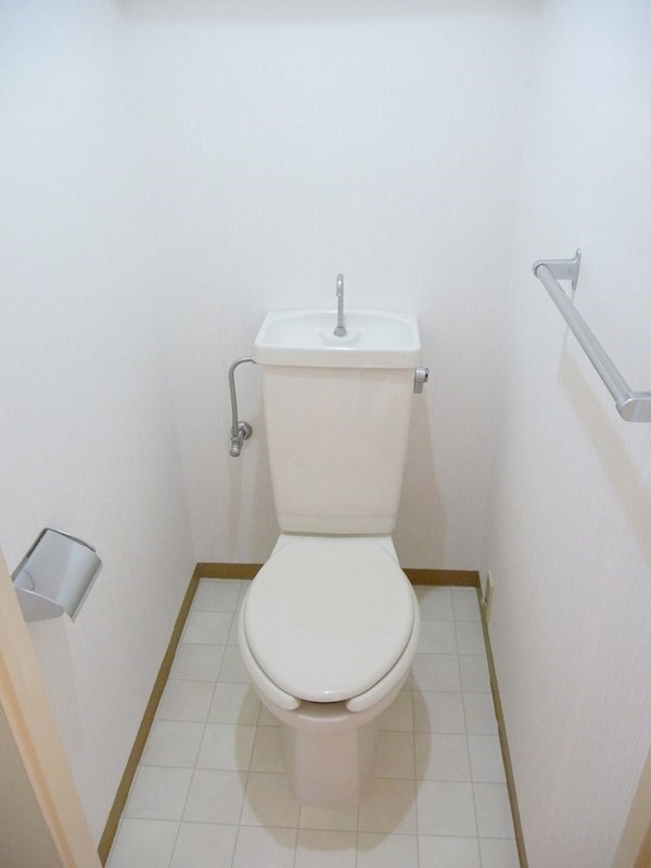 トイレ　別号室の写真です