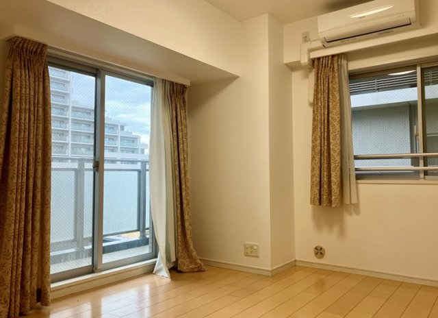 その他部屋・スペース　落ち着いた色調の寝室です