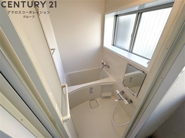 バス・シャワールーム　白木チョウの落ち着いた浴室です！