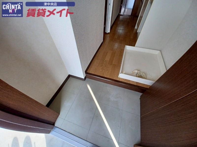 玄関　同物件別部屋の写真