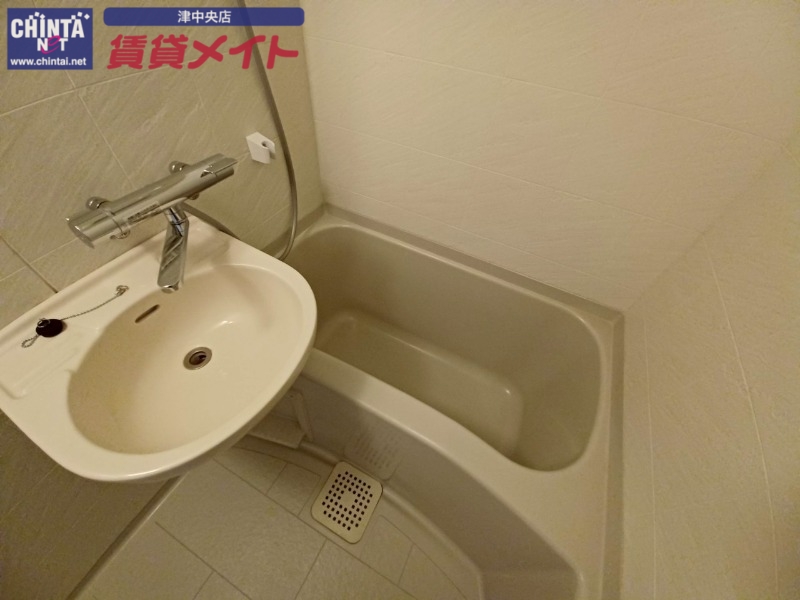 バス・シャワールーム　同物件別部屋の写真