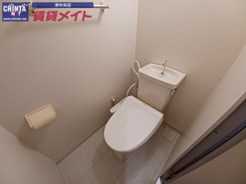 トイレ　同物件別部屋の写真