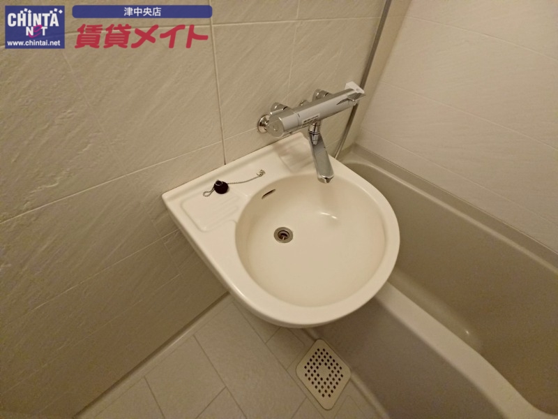洗面設備　同物件別部屋の写真