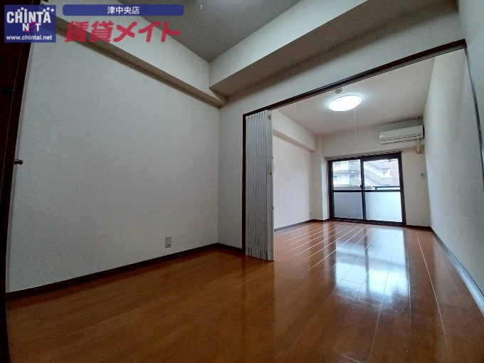 居室・リビング　同物件別部屋の写真